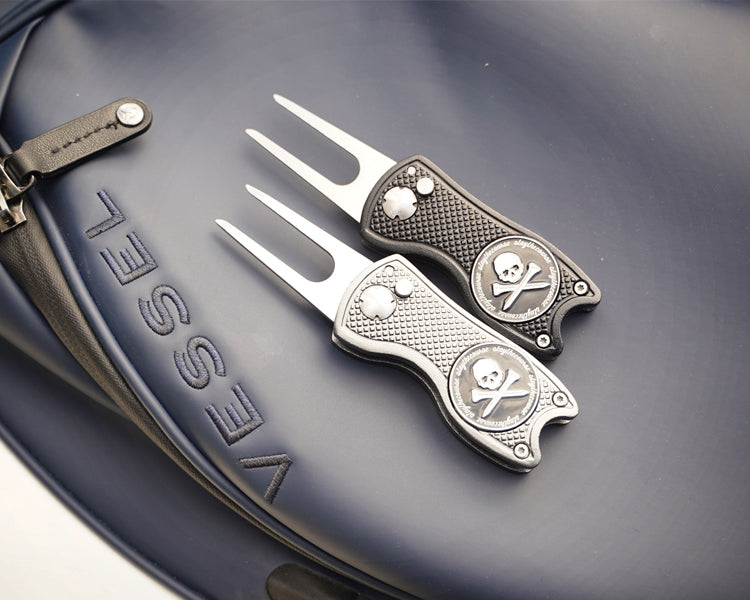 Switchblade Divot Tool w/ Ball Marker - Gun Metal Gray 2