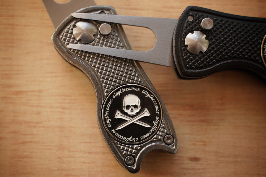 Switchblade Divot Tool w/ Ball Marker - Gun Metal Gray Close